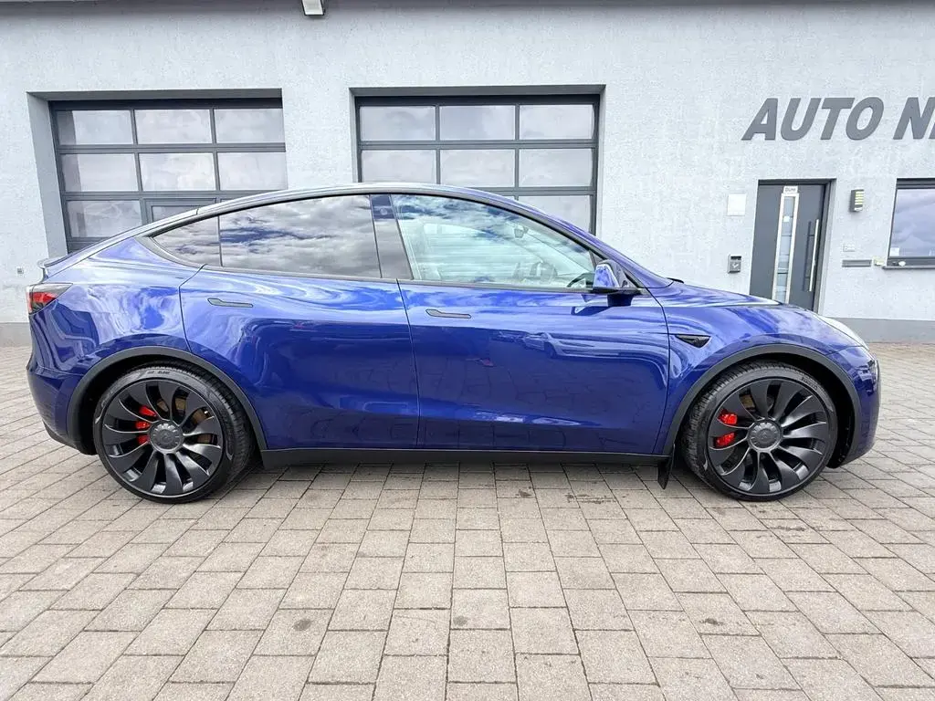 Main__Slider__Photo:Tesla Model Y Performance | *Blue* | *Garantie* | 04/2024-1