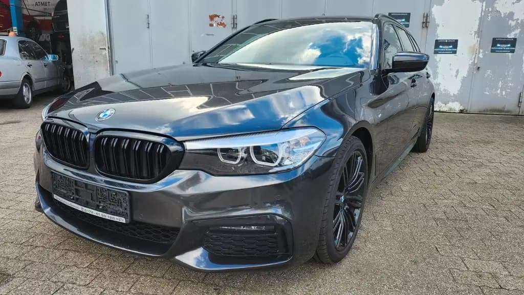 Main__Slider__Photo:BMW 520 Baureihe 5 Touring 520 d M Sport 03/2019-0