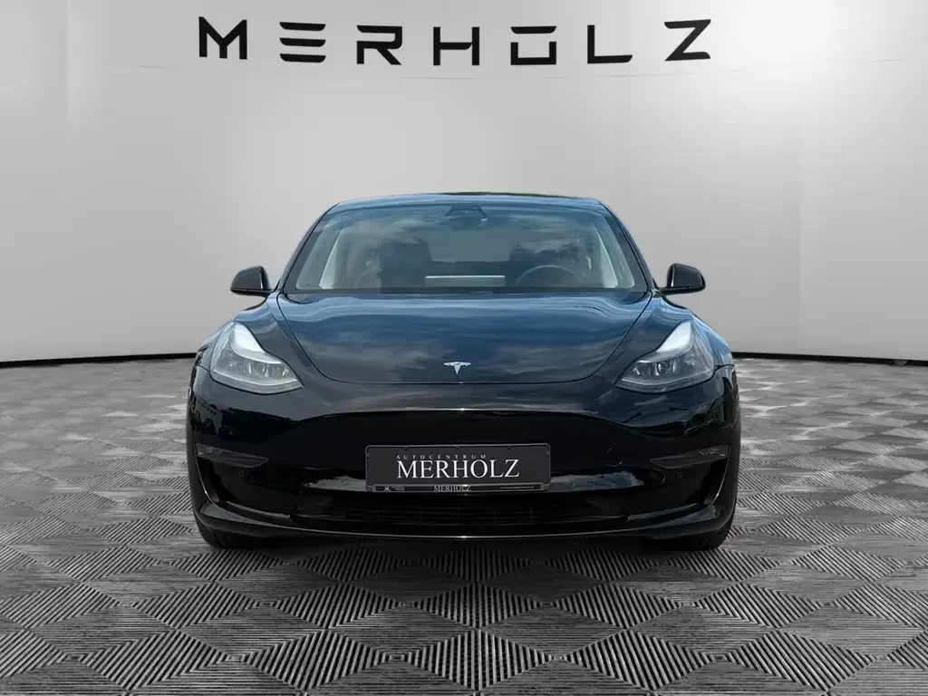 Main__Slider__Photo:Tesla Model 3 Performance Ryzen AWD Facelift All-Black 03/2022-1