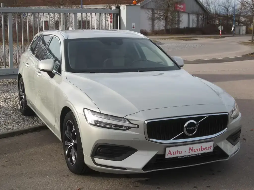 Main__Slider__Photo:Volvo V60 D4 Momentum 04/2019-1