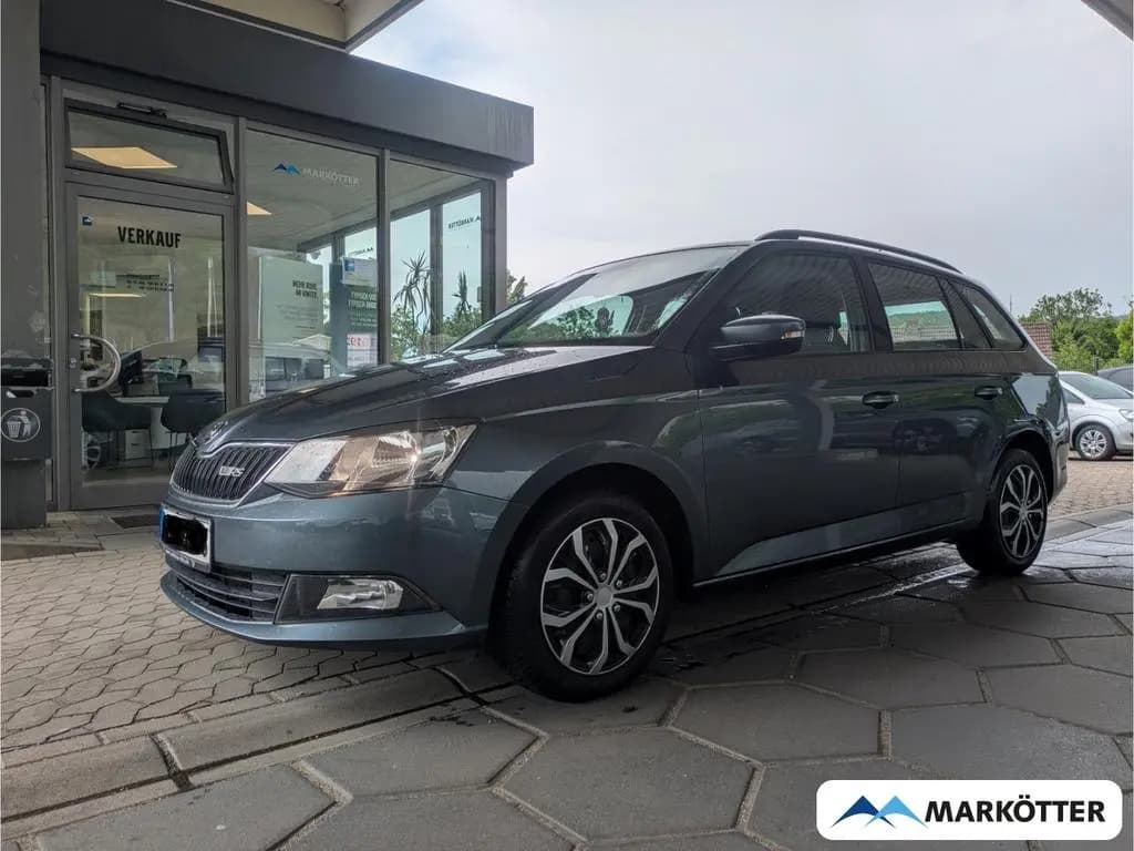 Main__Slider__Photo:Skoda Fabia Combi Klima/PDC/Sitzheizung/Bluetooth 01/2018-0
