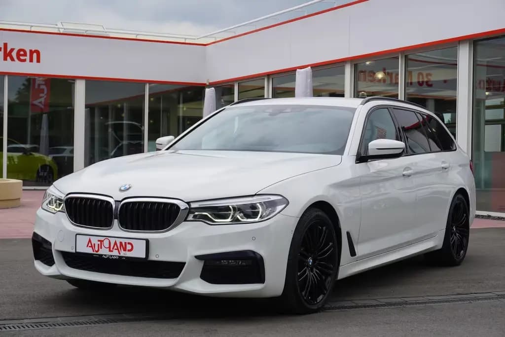 Main__Slider__Photo:BMW 520 d xDrive M Sport AHK Standheizung Kamera 05/2019-0
