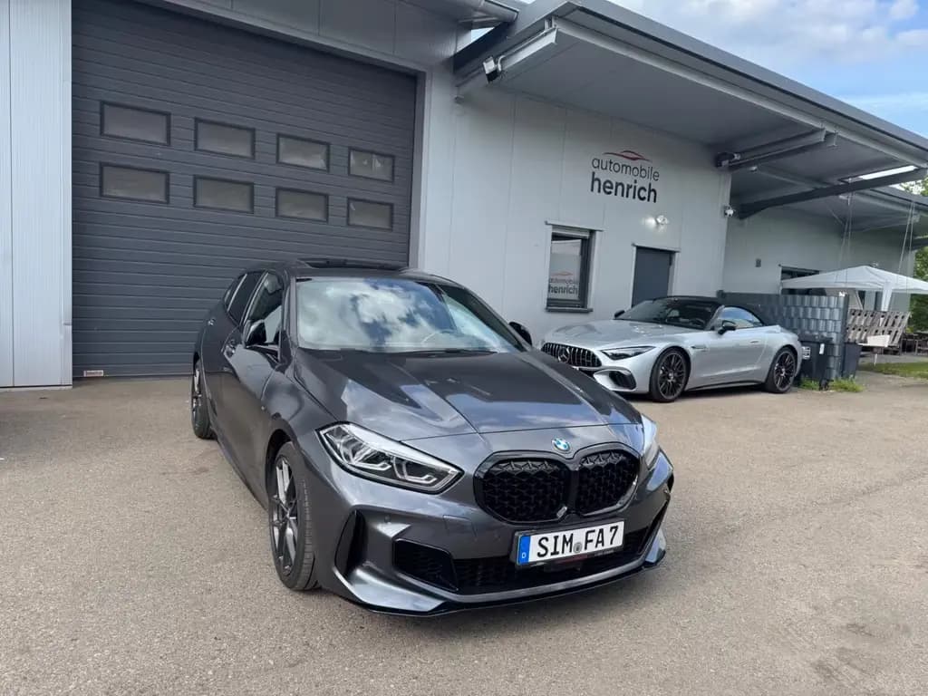 Main__Slider__Photo:BMW M135 i xDrive,Performance,Pano,Schiebedach,H&K 08/2020-0
