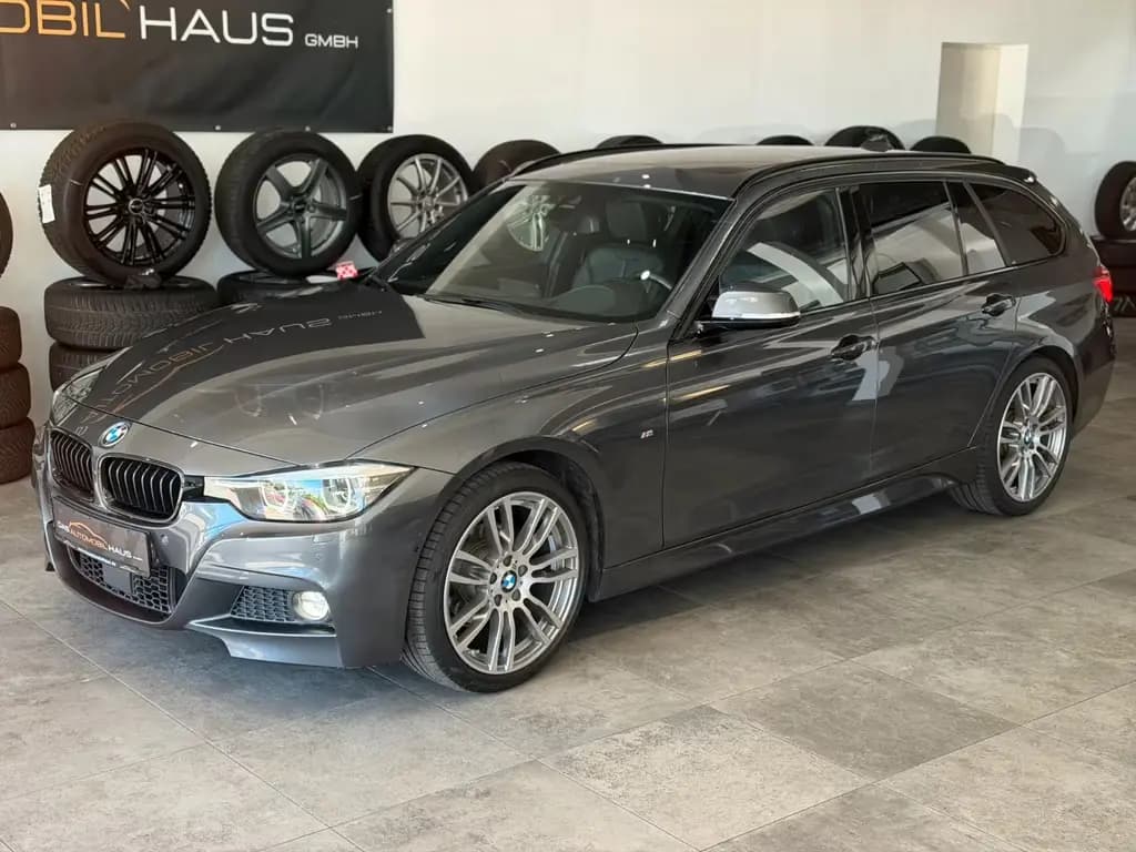 Main__Slider__Photo:BMW 320 i xDrive M Sport*VOLL*Pano*AHK*ACC*H&K*1.Hand 11/2018-0