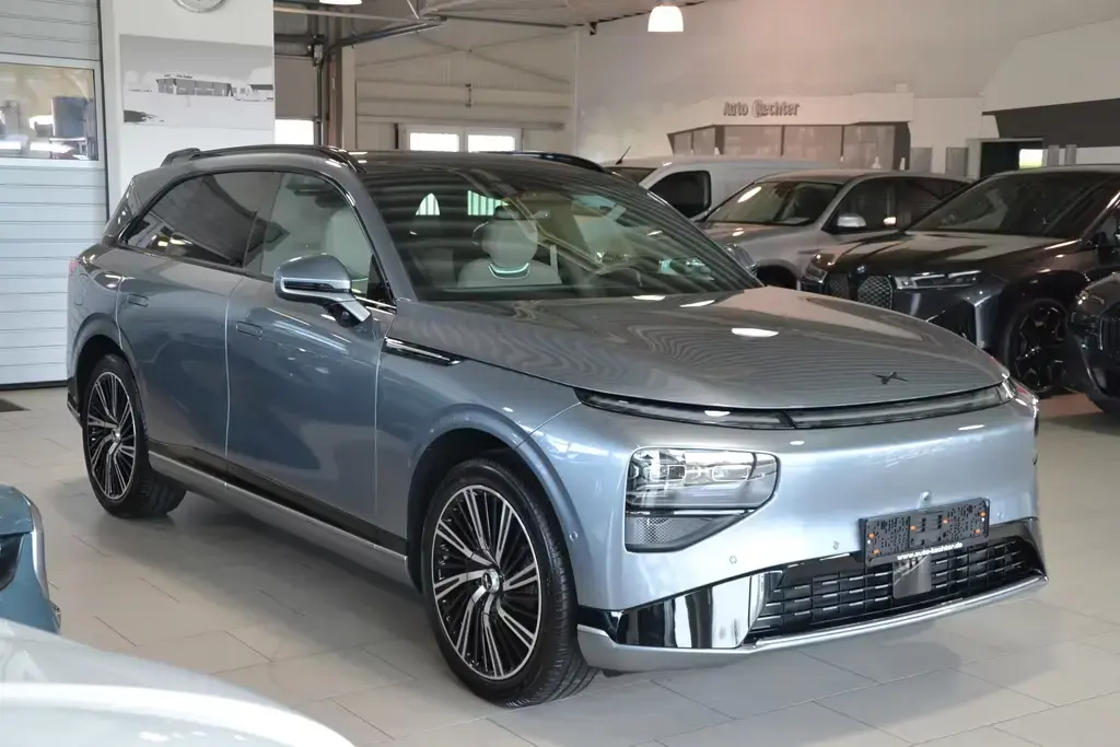 Main__Slider__Photo:XPENG G9 MY25 AWD Performance Premium AHK Grau/Coffe 03/2026-1