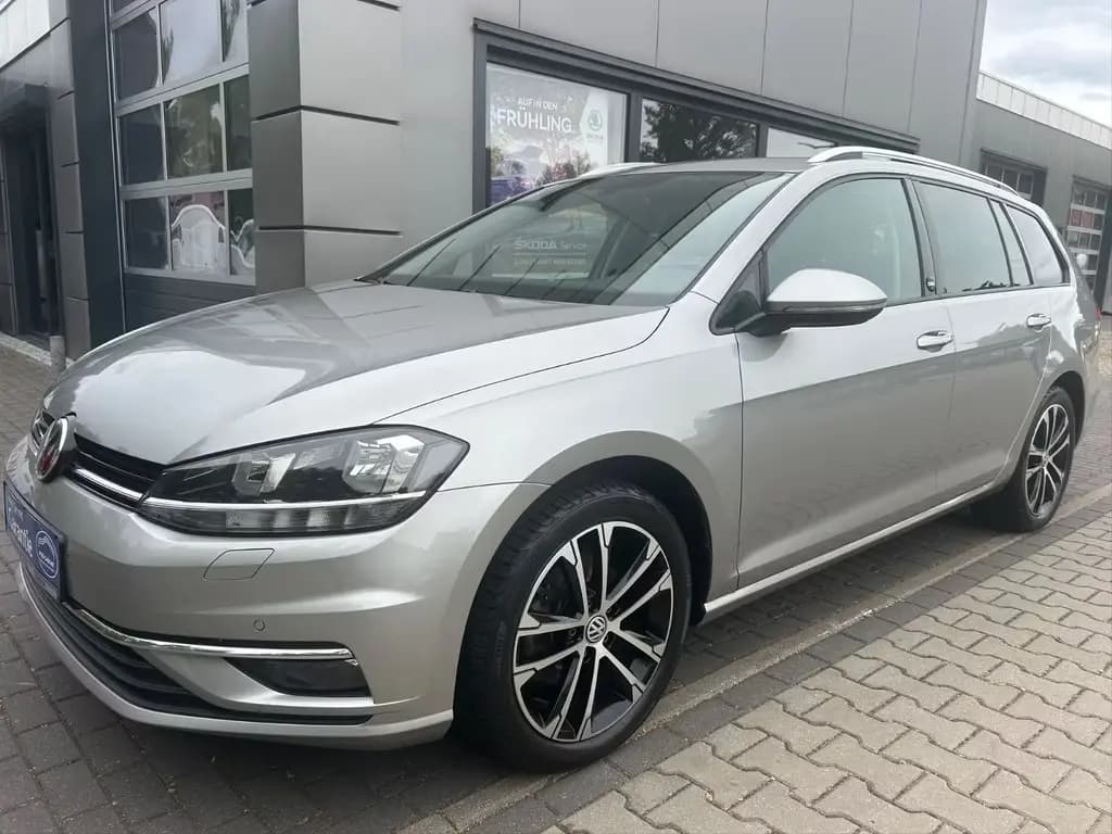 Main__Slider__Photo:Volkswagen Golf 1.5 TSI   Variant  Sound 11/2017-0