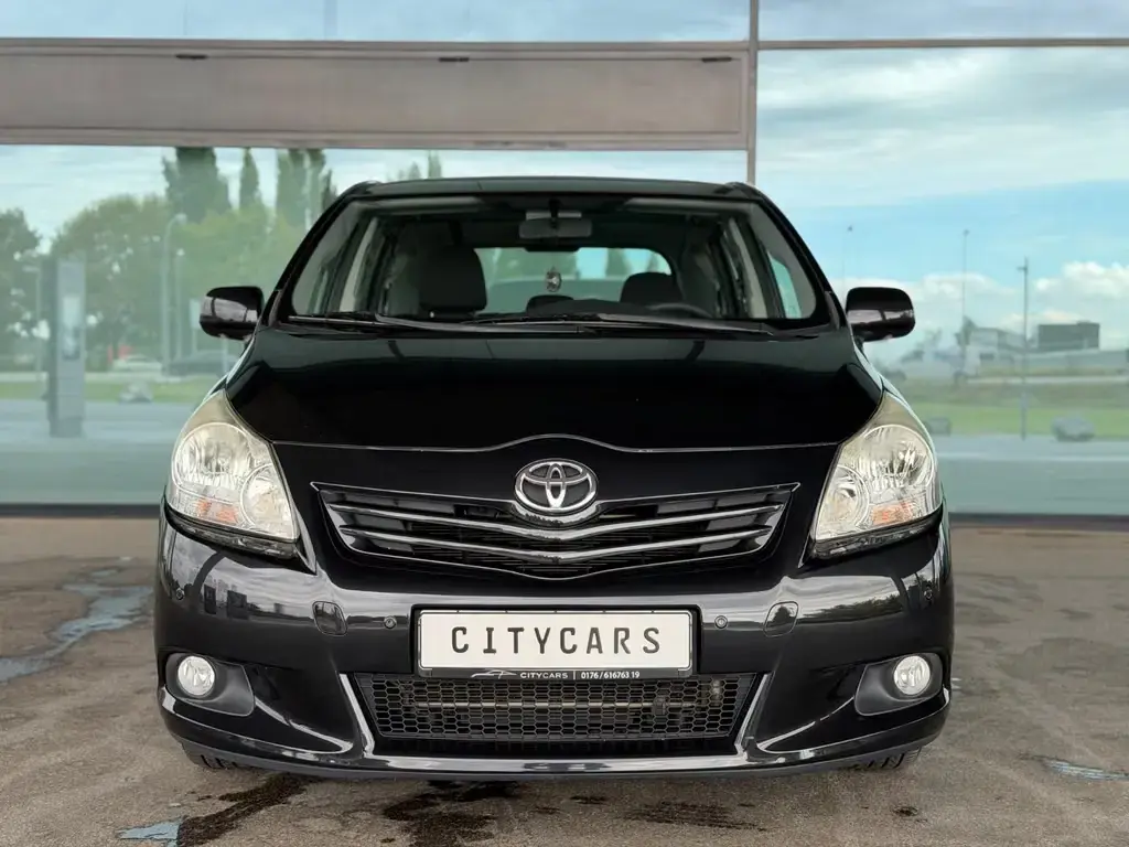 Main__Slider__Photo:Toyota Verso Edition | Klima | Panorama | Tempomat 10/2011-1