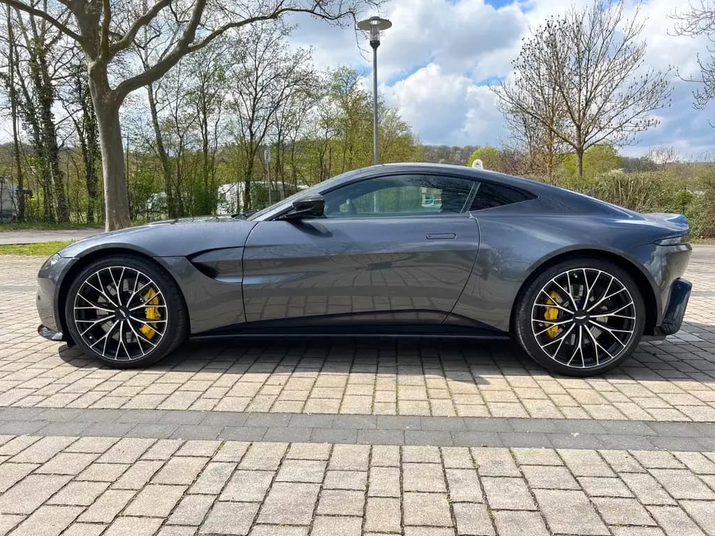 Main__Slider__Photo:Aston Martin V8 Vantage 4.0 V8 - Werksgarantie bis 04/2028 04/2023-0
