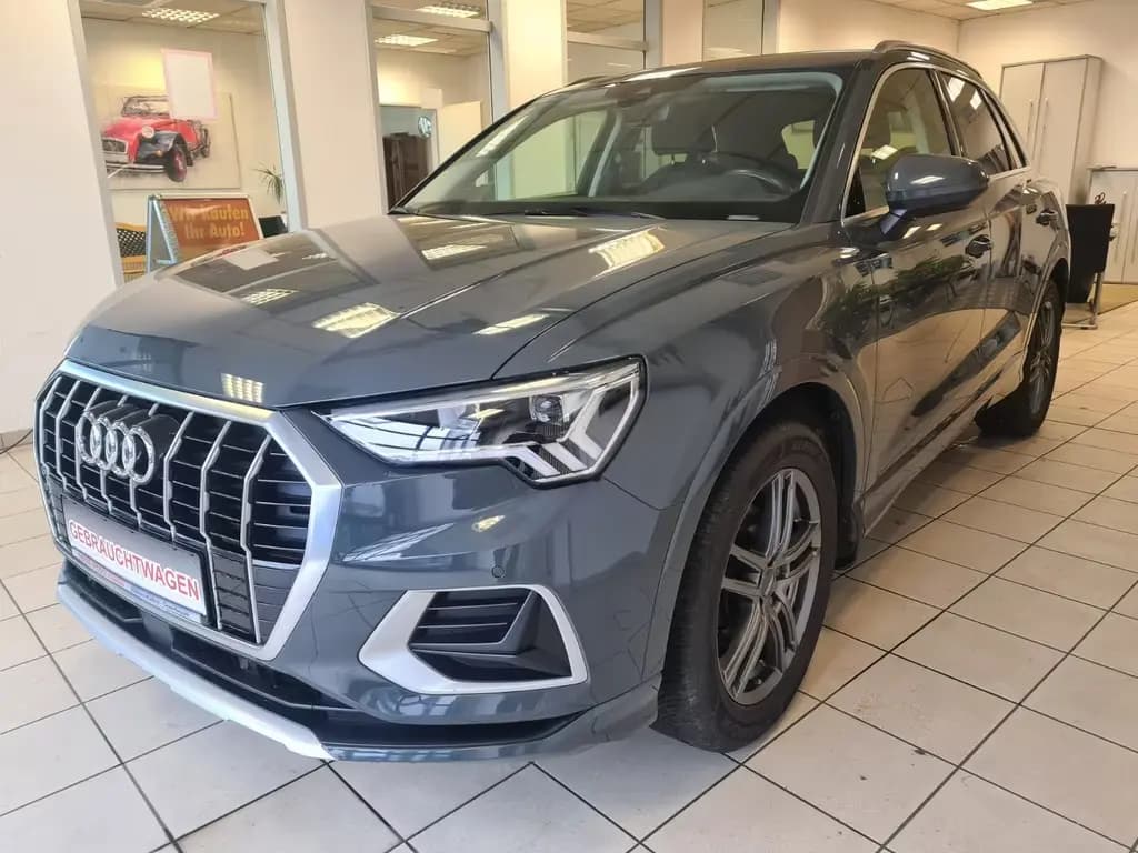 Main__Slider__Photo:Audi Q3 35 TFSI advanced / Leder / AHK / KAMERA 08/2020-0