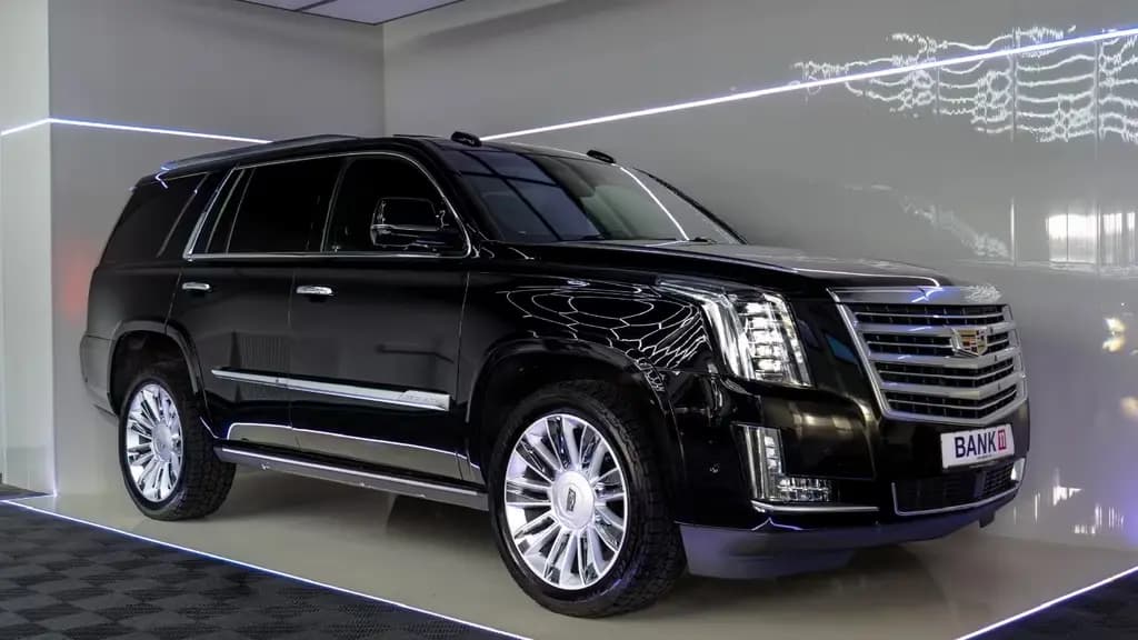 Main__Slider__Photo:Cadillac Escalade 6.2 V8 PLATINUM 7SEAT/BOSE/360/HUD/3xTV 08/2018-0