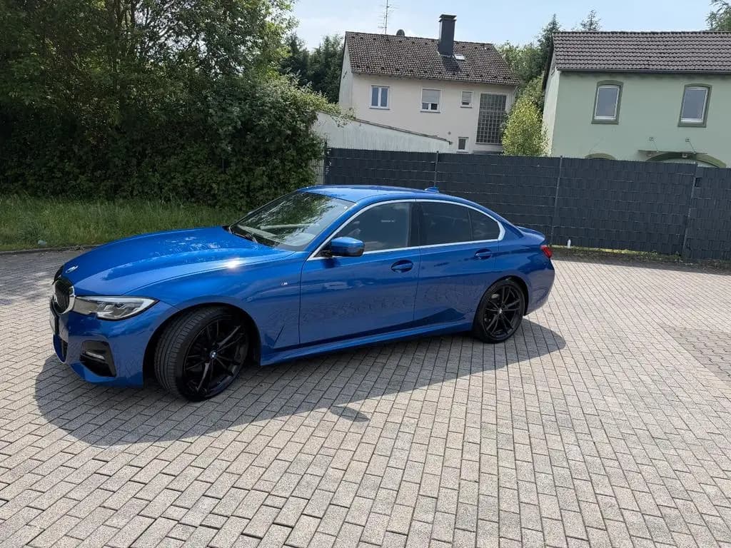 Main__Slider__Photo:BMW 320 d M Sport HeadUp-Laser-Totwi.-Spur-KeyGo-RK- 09/2019-0
