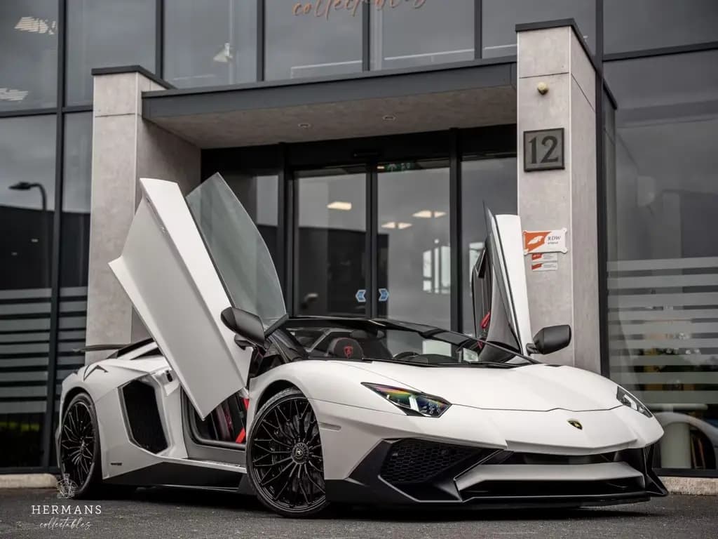 Main__Slider__Photo:Lamborghini Aventador SV 750-4 V12 Roadster / 1/500 / Ad Per 03/2017-0