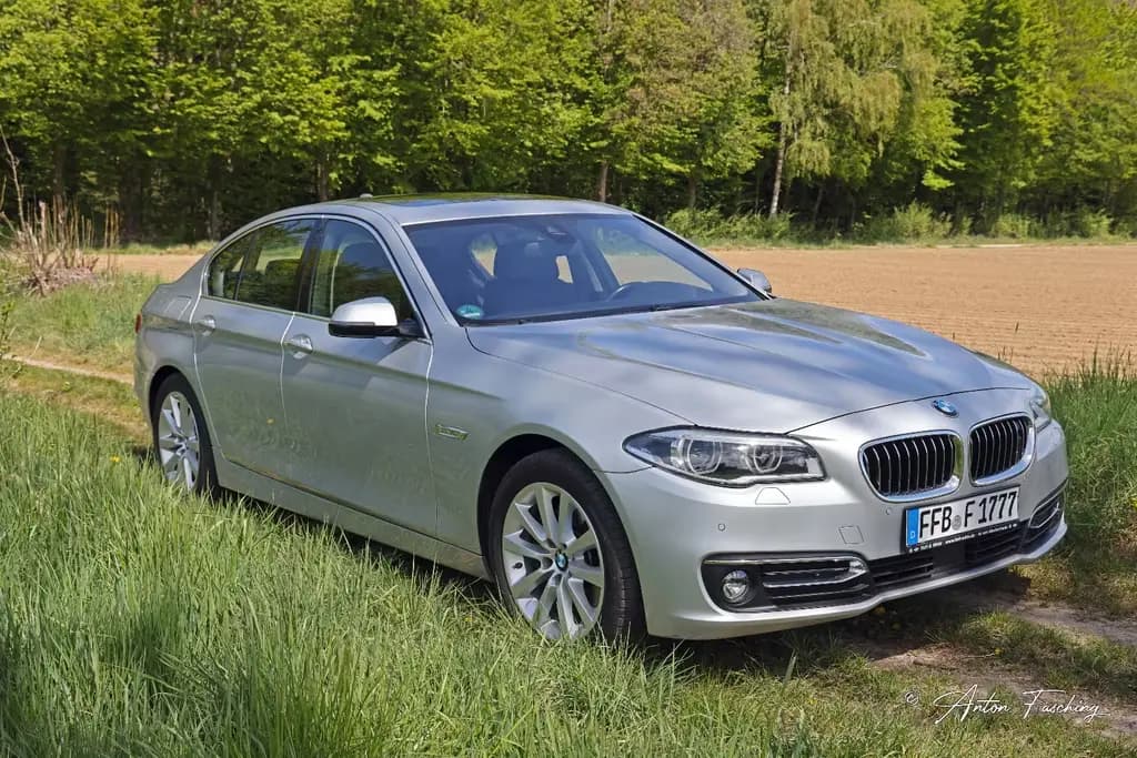 Main__Slider__Photo:BMW 530 d xDrive A Luxury Line Luxury Line 08/2015-0
