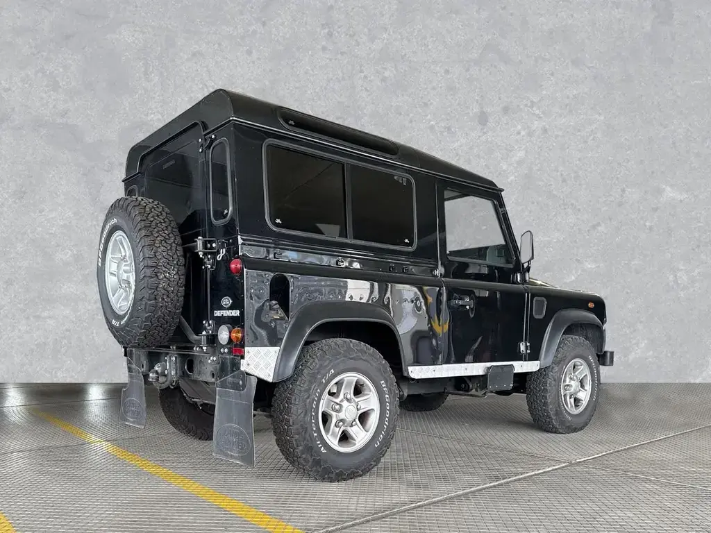 Main__Slider__Photo:Land Rover Defender 90 Hard Top / AHK / Ledersitze 12/2013-1