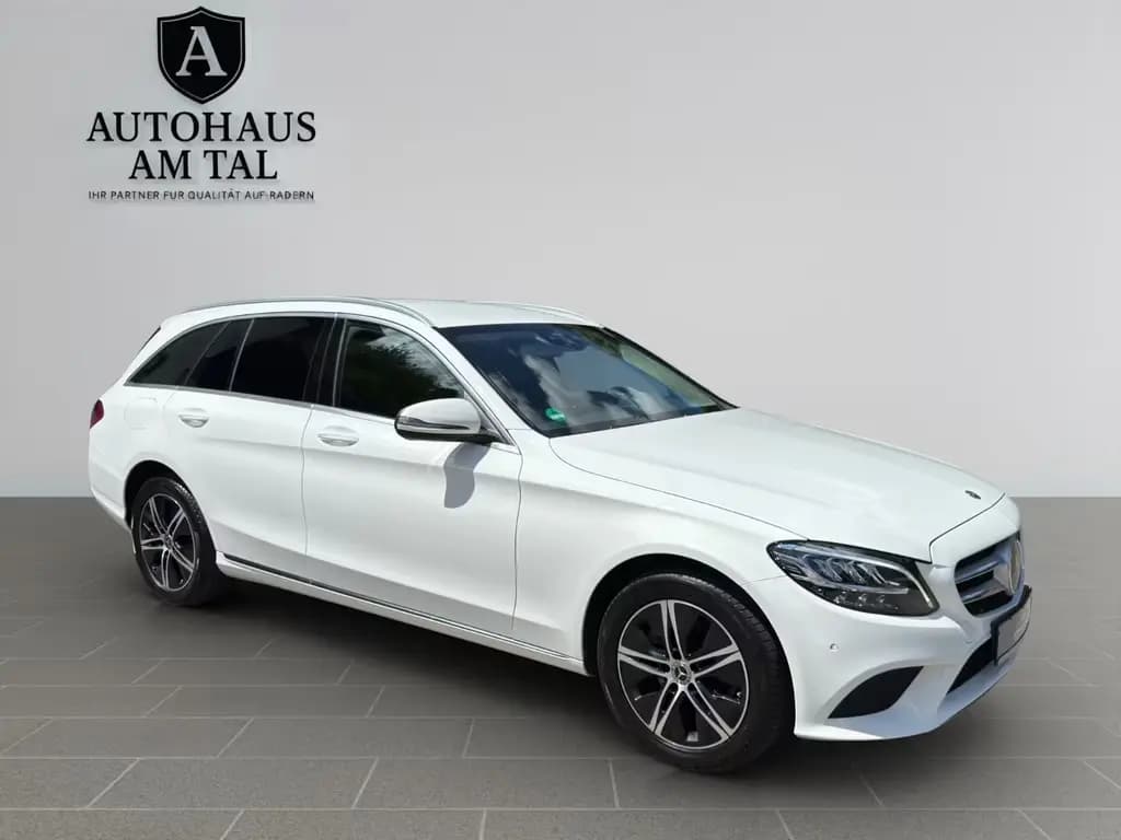 Main__Slider__Photo:Mercedes-Benz C 200 T Avantgarde LED~Distronic~Totw.~Kam~Sthzg 01/2019-0