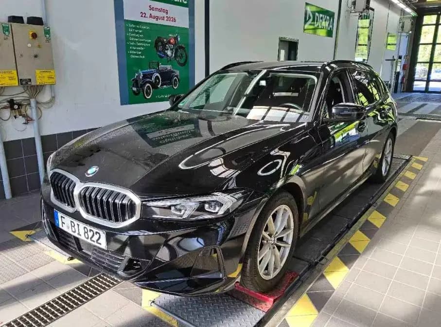 Main__Slider__Photo:BMW 320 d Touring 2.0 140KW AT8 E6d 10/2023-0