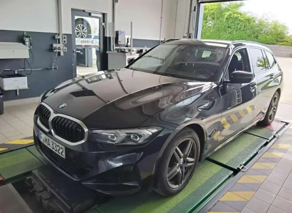 Main__Slider__Photo:BMW 320 d Touring 2.0 140KW AT8 E6d 04/2023-0