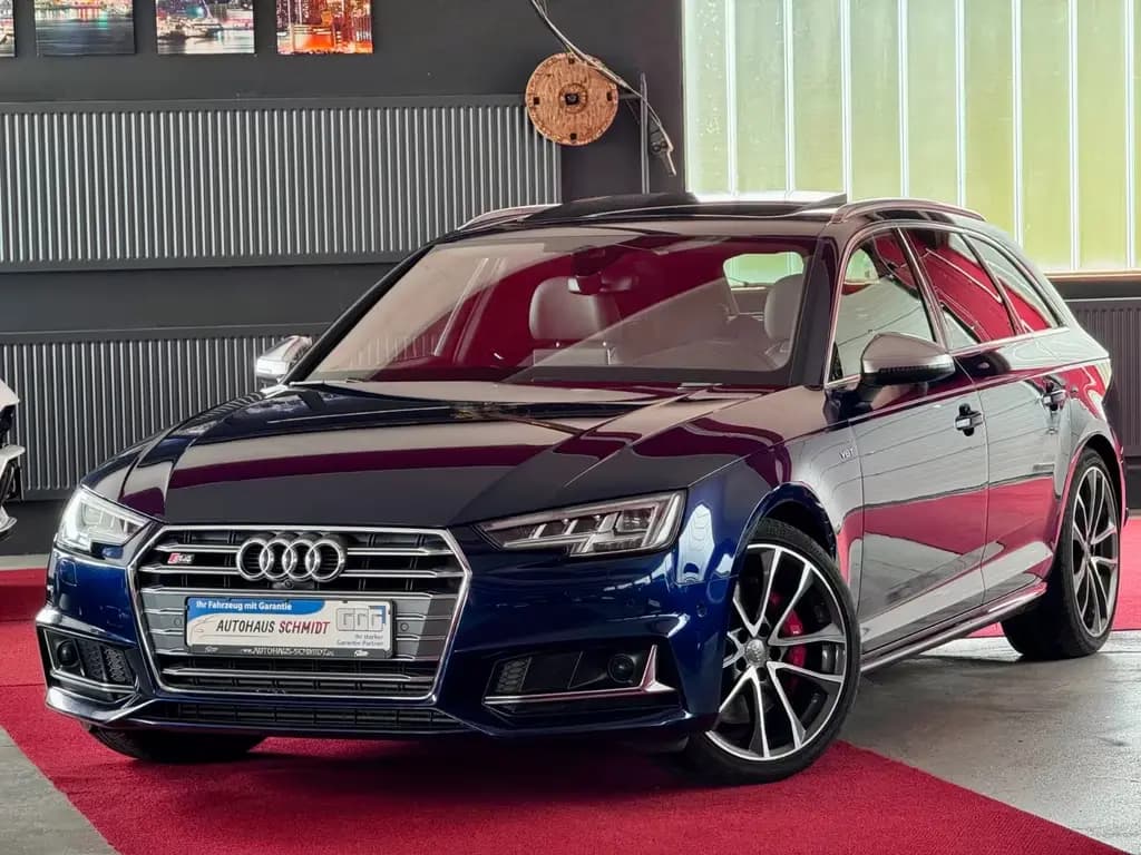 Main__Slider__Photo:Audi S4 Avant 3.0TFSI Pano Matrix Virtual ACC 360°AHK 02/2018-0