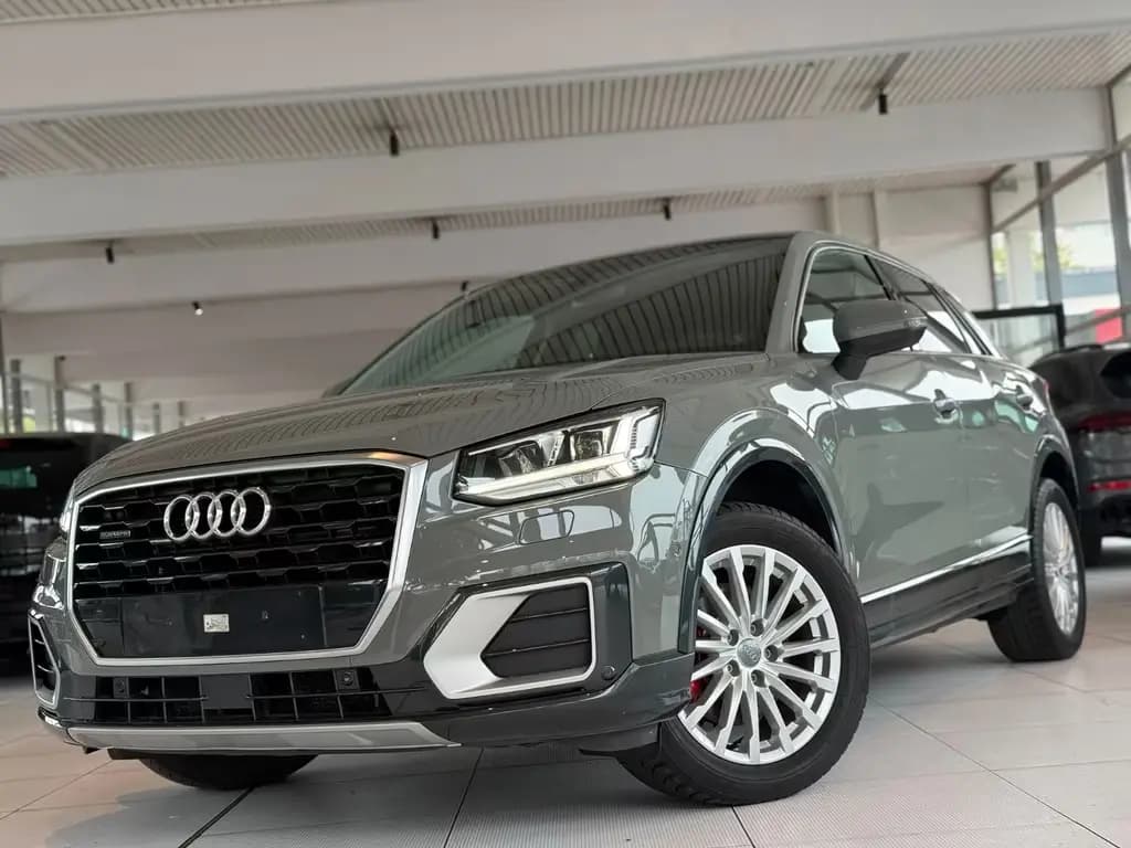Main__Slider__Photo:Audi Q2 40 TFSI quattro design/AHK/Pano/Volleder/ 06/2019-0