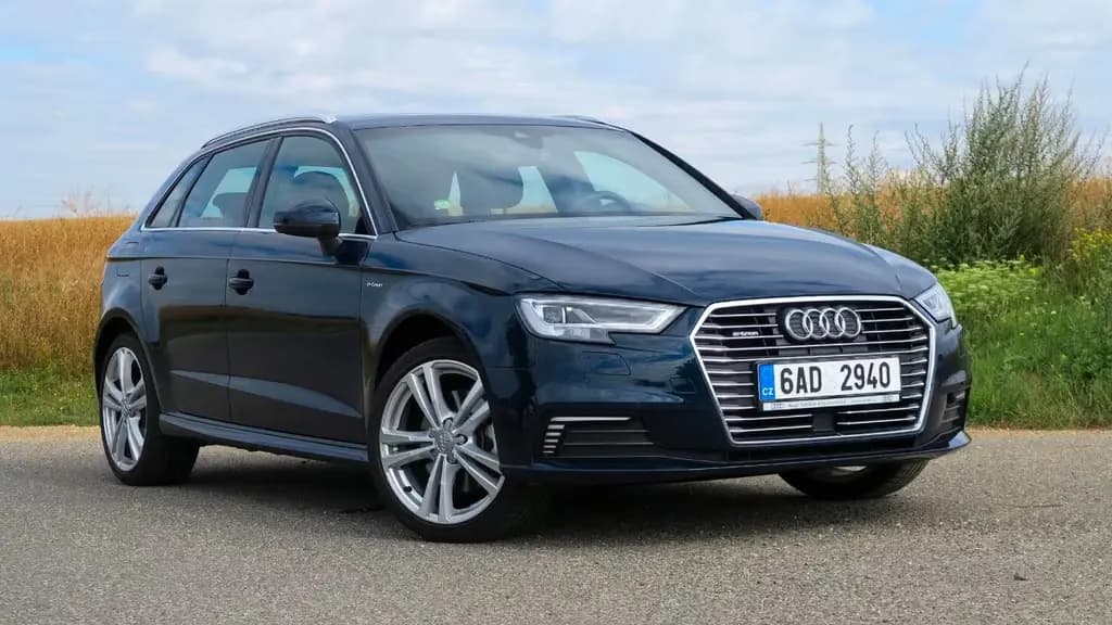 Main__Slider__Photo:Audi A3 2.0 TDI quattro S line Sportback 03/2017-0