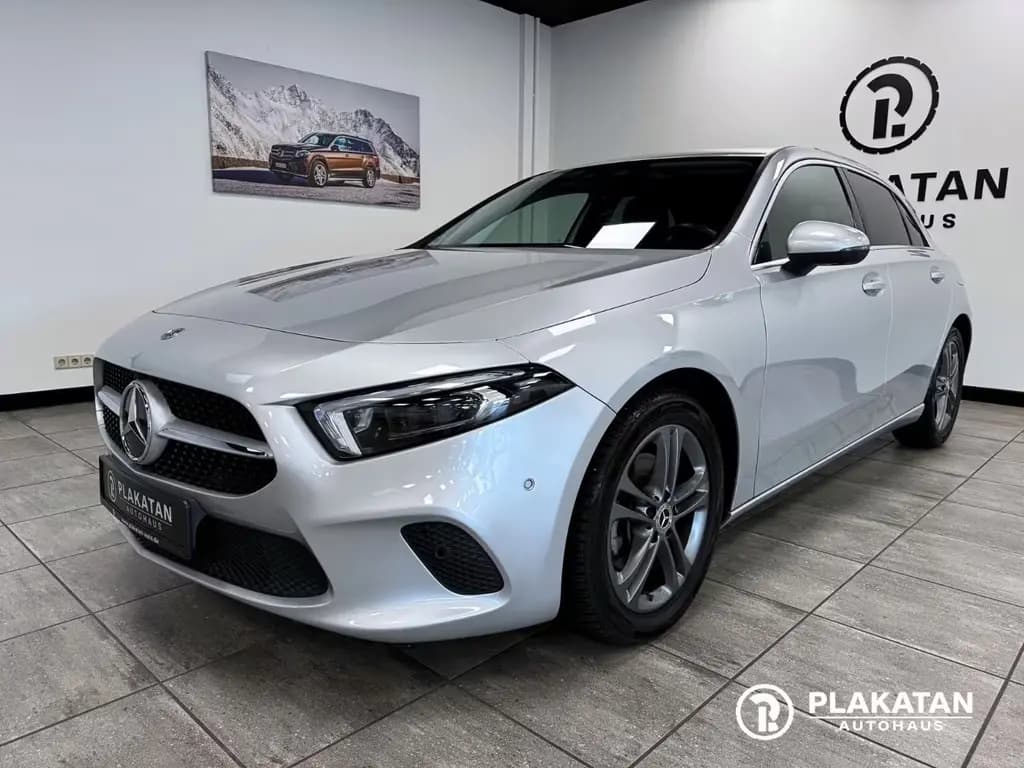 Main__Slider__Photo:Mercedes-Benz A 200 Assist LED Kamera 360 Burmester 1Hand 09/2018-0