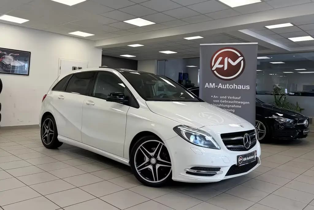 Main__Slider__Photo:Mercedes-Benz B 200 CDI *AMG*Night*PanoSD*Bi-Xenon*Navi*Klima 01/2015-0