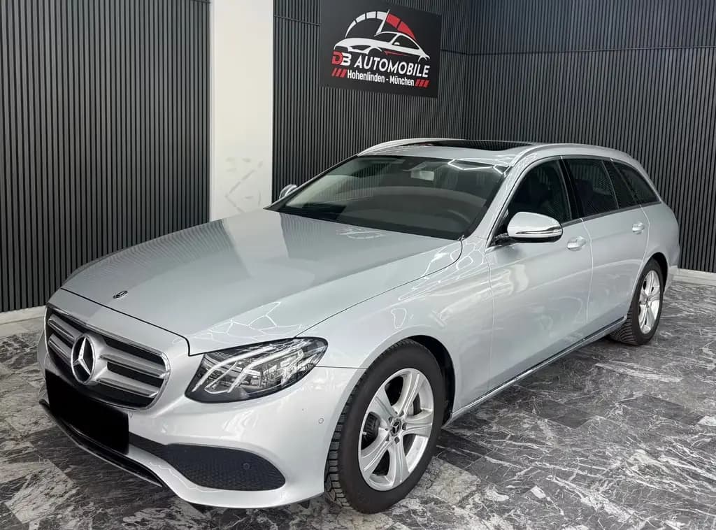Main__Slider__Photo:Mercedes-Benz E 220 E T-Modell E 220 d*Pano*AHK*Leder* 06/2018-0