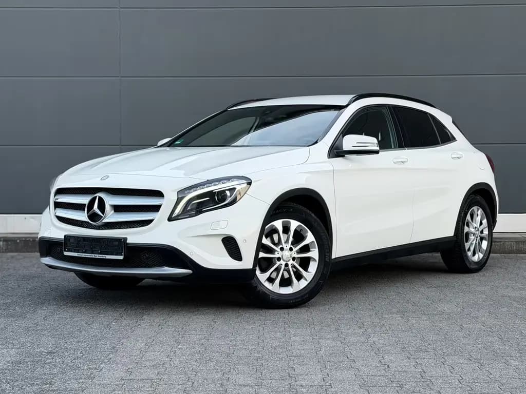Main__Slider__Photo:Mercedes-Benz GLA 180 Style *Bi-Xenon* Rkam Navi 2.Hand TopZus 12/2015-0