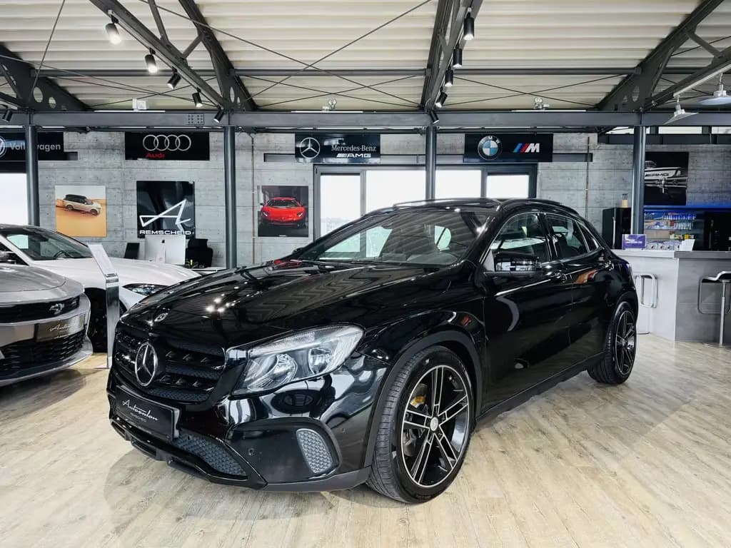 Main__Slider__Photo:Mercedes-Benz GLA 220 4Matic*PANO*360°KAMERA*LEDER*DISTRONIC* 08/2017-0