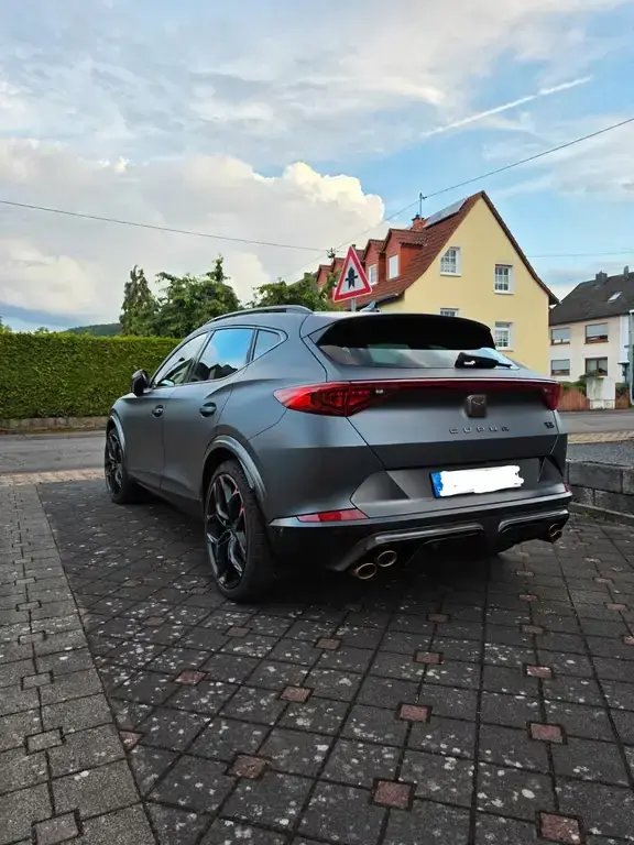 Main__Slider__Photo:Cupra Formentor 2.5 TSI VZ5 390PS-Pano/Cup-Carbon/Matt 02/2024-1
