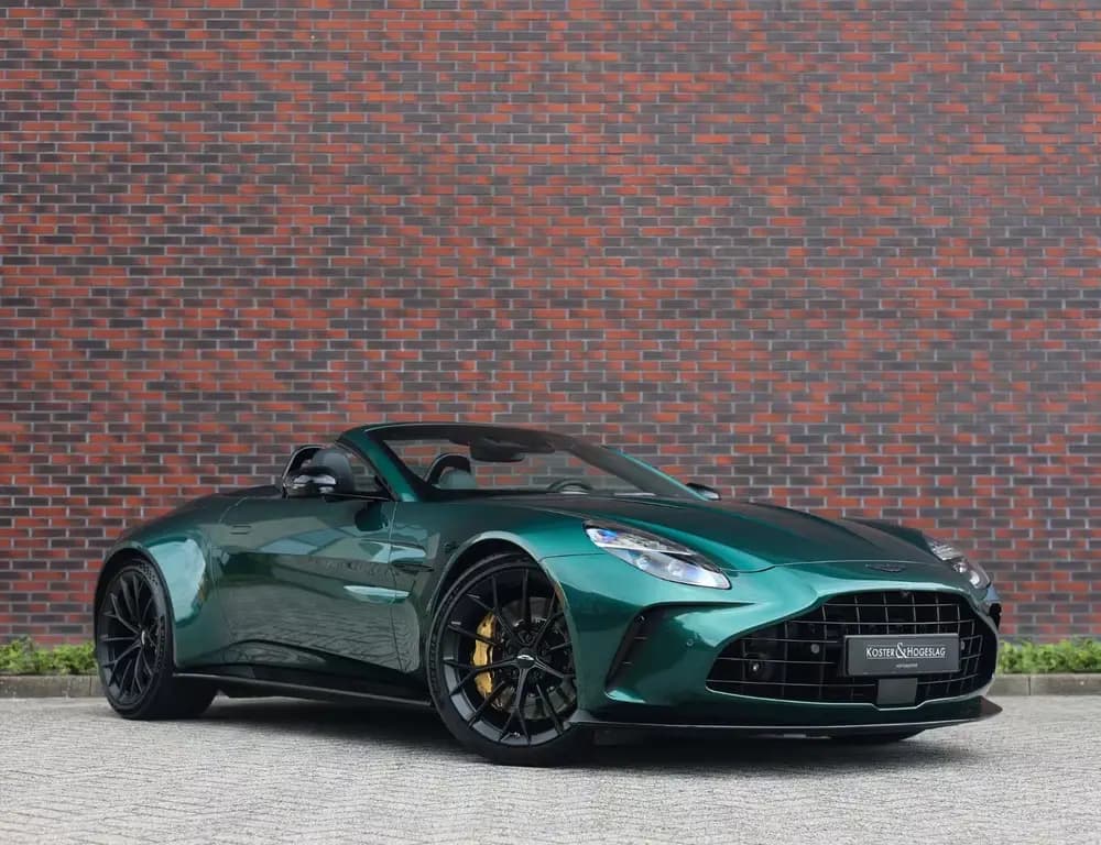 Main__Slider__Photo:Aston Martin V8 Vantage Vantage Roadster 4.0 V8 | Malachite - B&W 09/2025-0