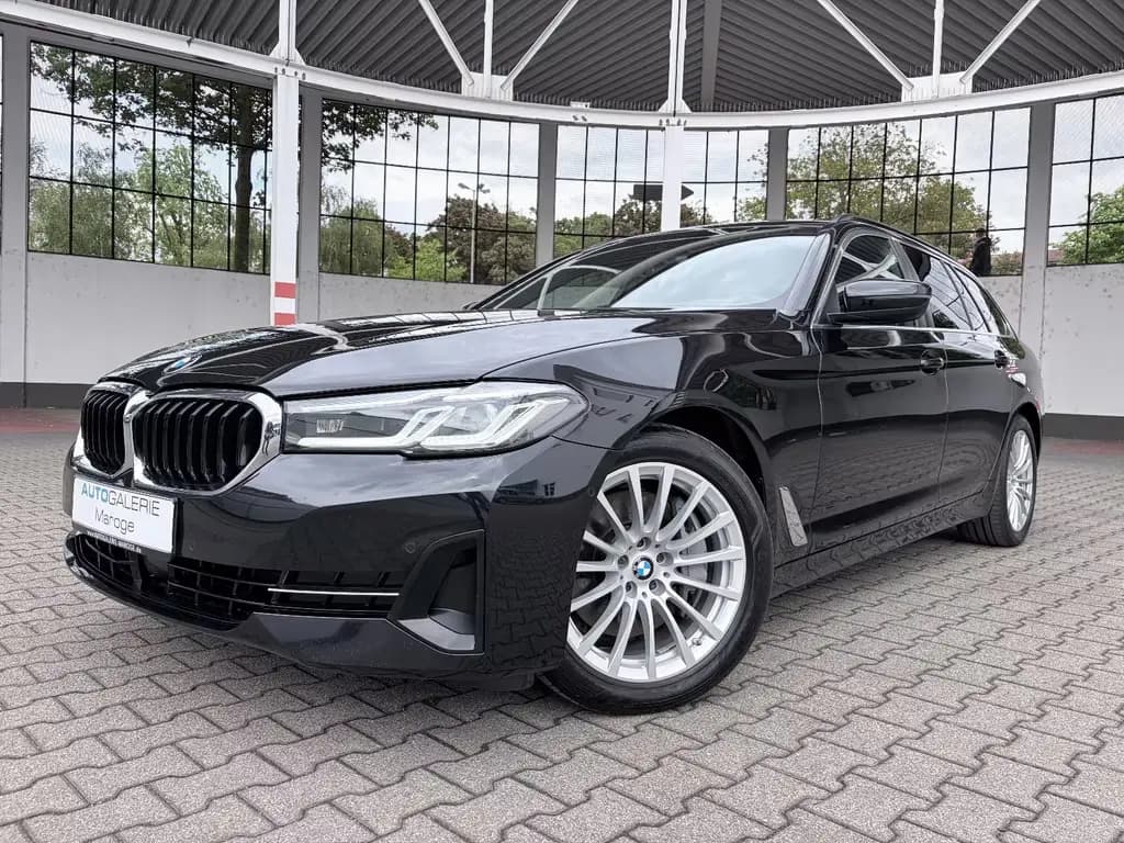 Main__Slider__Photo:BMW 530 d Aut. PANO/AHK/HUD/STOP&GO/KOMFORTSITZE 02/2021-0