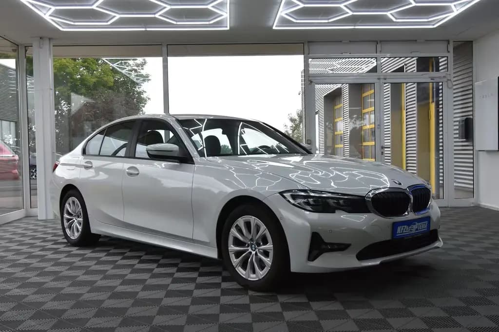 Main__Slider__Photo:BMW 320 i xDrive Advantage Assistenz Plus ACC SHZ LED 07/2020-0