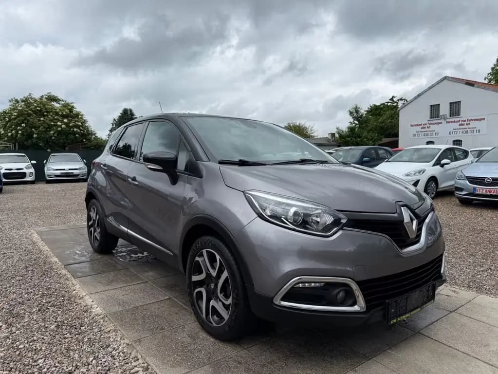 Main__Slider__Photo:Renault Captur Luxe Sportsitze Sport Lenkrad 12/2016-0