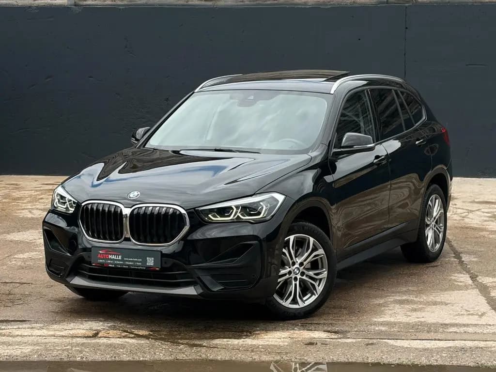 Main__Slider__Photo:BMW X1 sDrive 20d Temp. AHK PANO LED CAM KZG CarPlay 02/2022-0