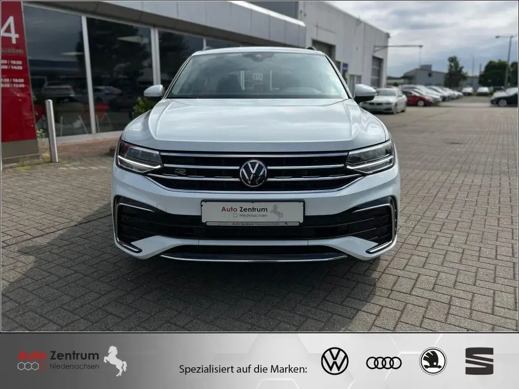 Main__Slider__Photo:Volkswagen Tiguan 1.5 TSI OPF DSG R-Line 01/2024-1