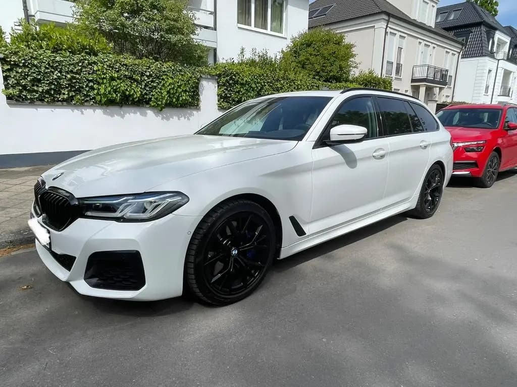 Main__Slider__Photo:BMW 530 d Touring - M, Pano, AHK, HuD, 8fach bereift 08/2020-0