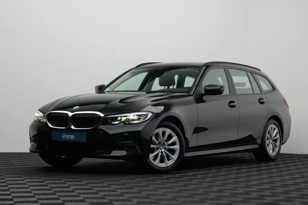 Main__Slider__Photo:BMW 320 d Touring Panoramadach PDC LED  SHZ DAB 07/2022-0