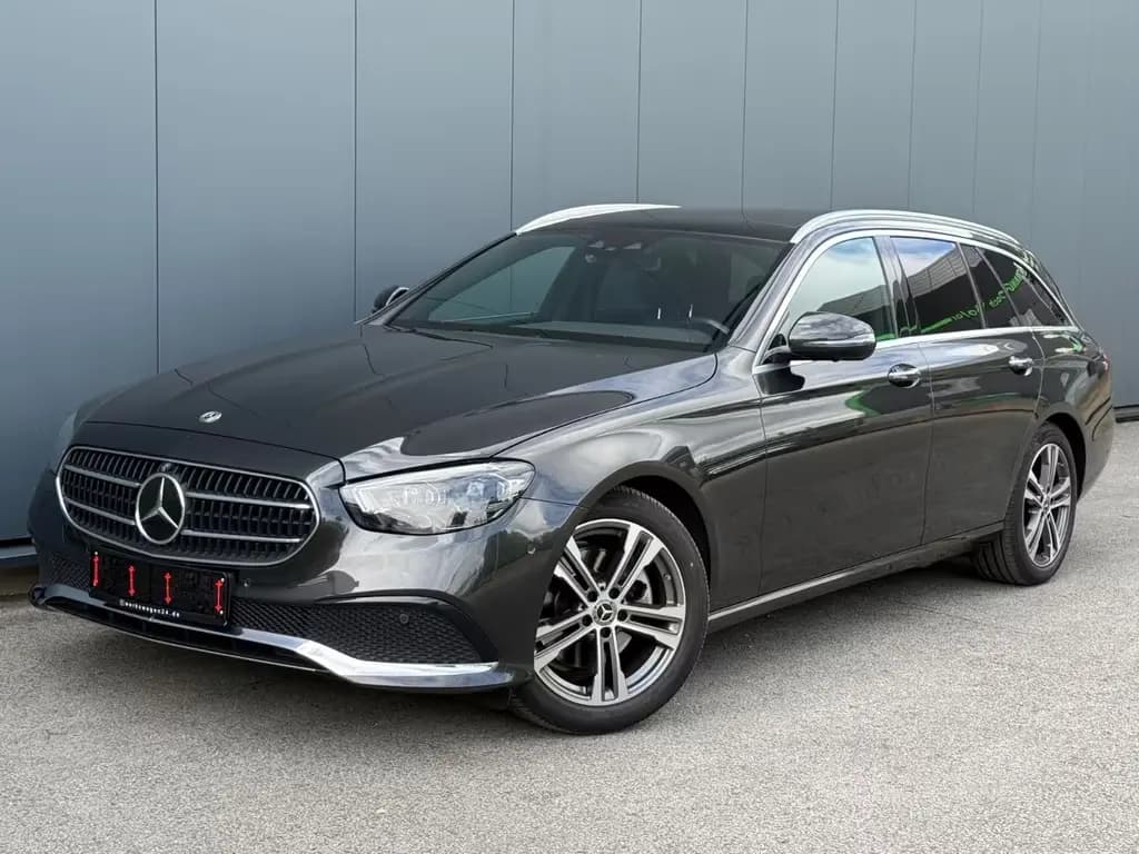 Main__Slider__Photo:Mercedes-Benz E 220 d T-Modell Keyless Burmester Panodach 1.HD 04/2021-0
