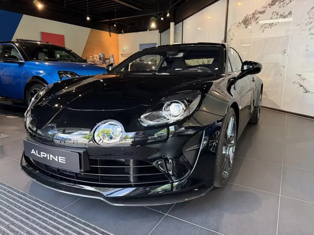 Main__Slider__Photo:Alpine A110 A110 S Titan Akrapovic+Aero-Paket+Focal Pre 03/2025-0