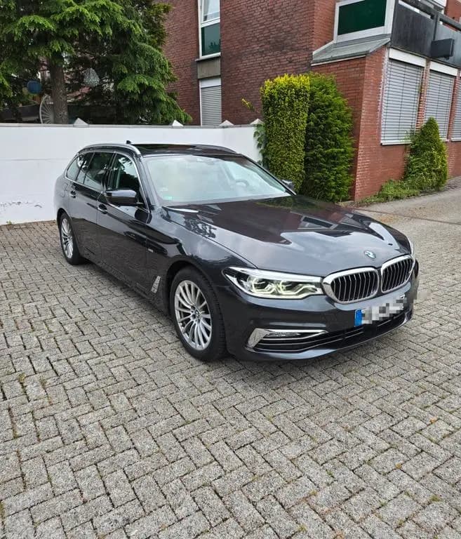 Main__Slider__Photo:BMW 520 d Touring A - 09/2017-0