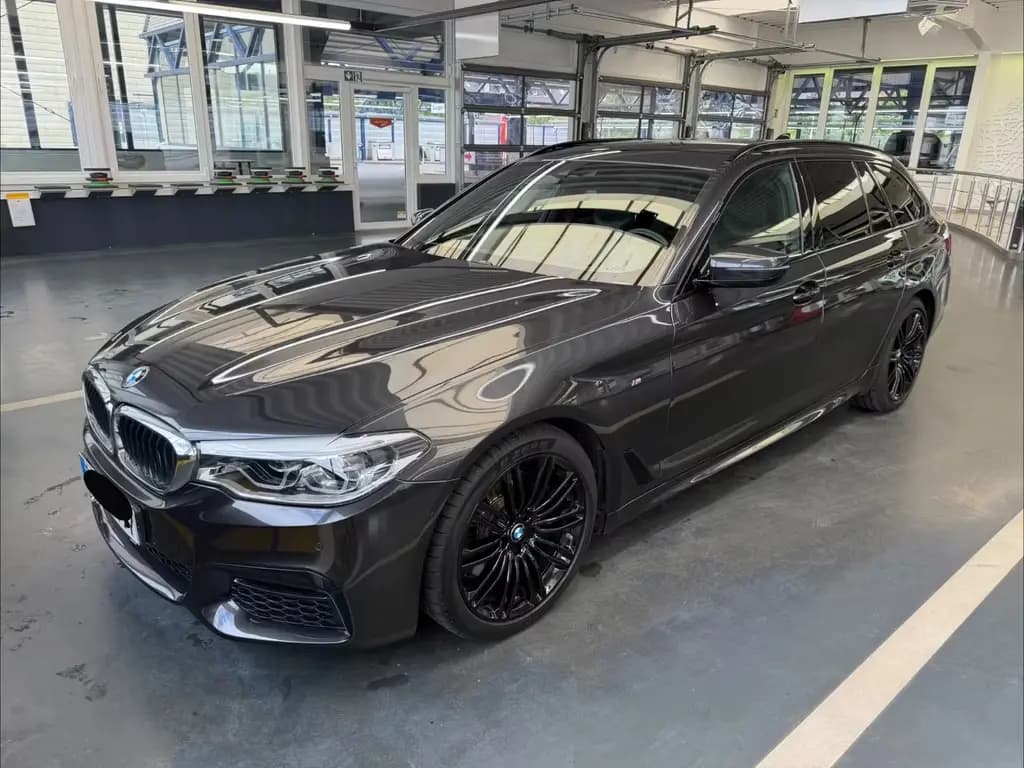 Main__Slider__Photo:BMW 530 d Touring M Sport-Scheckheft-HU+Service 6/26 06/2019-0