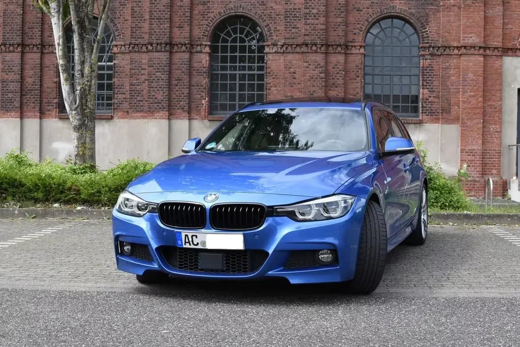Main__Slider__Photo:BMW 330 i Touring M Sport Shadow 1. Hd. Voll HUD 03/2019-0