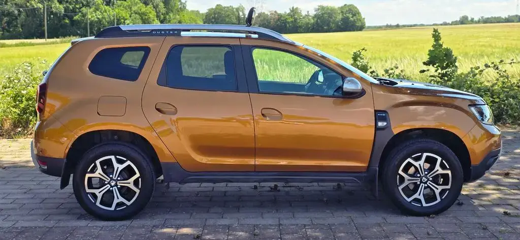 Main__Slider__Photo:Dacia Duster II Prestige 4WD 1.6l AHK KAM PDC 1HAND 02/2019-1