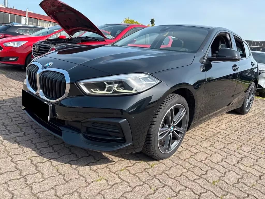 Main__Slider__Photo:BMW 118 i Sport Line R-KAM KEYGO LED CARPLAY AMBIENTE 10/2021-0