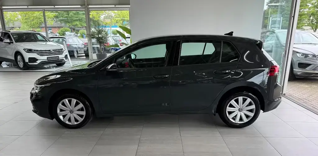 Main__Slider__Photo:Volkswagen Golf *VIII*Limo*Life*eTSI*Navi*App-Con*LED*ACC* 07/2023-1