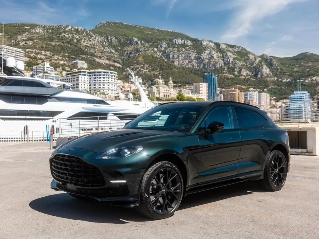 Main__Slider__Photo:Aston Martin DBX 4.0 V8 707 null-0