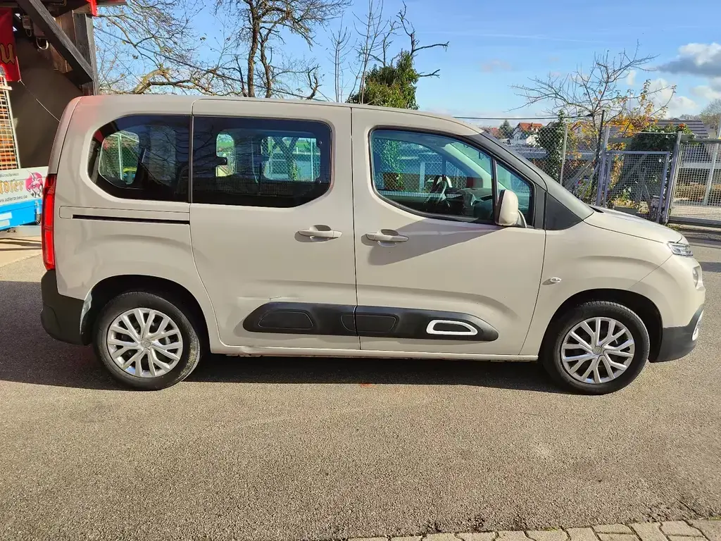 Main__Slider__Photo:Citroën Berlingo PureTech 110 S&S LIVE M LIVE 04/2019-1