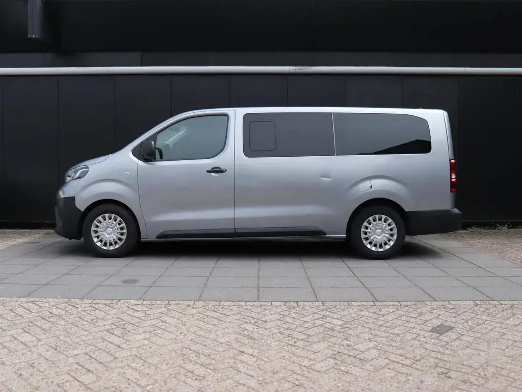 Main__Slider__Photo:Toyota Proace (Verso) Proace Shuttle 1.5 D-4D Cool Long | 9 PERS. | CR 03/2022-1