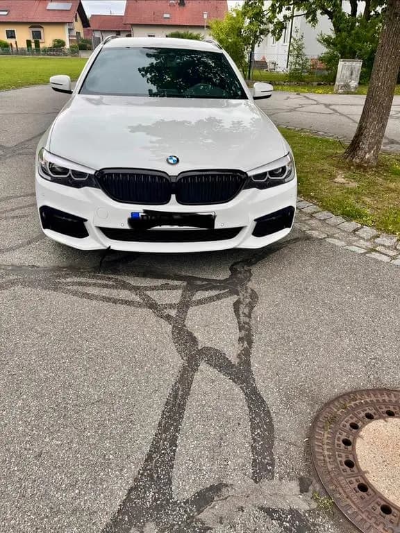 Main__Slider__Photo:BMW 520 d Touring A - Austauschmotor, AHK Sportpaket 11/2019-0